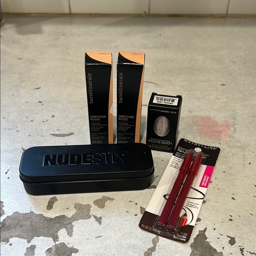 NUDESTIX Black and Red bundle Makeup Set
